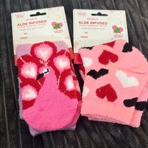 2 pair Aloe Infused Ultra Comfort Socks - Pink and Red